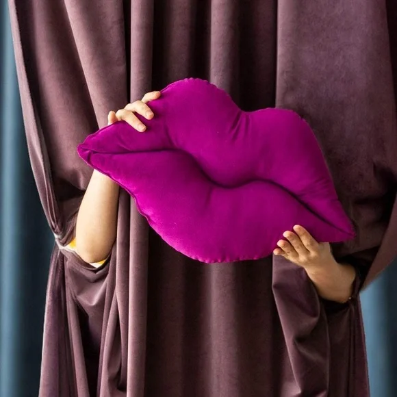 PURPLE VELVET 👄 LIPS HOME ESSENTIAL PILLOW *NEW*